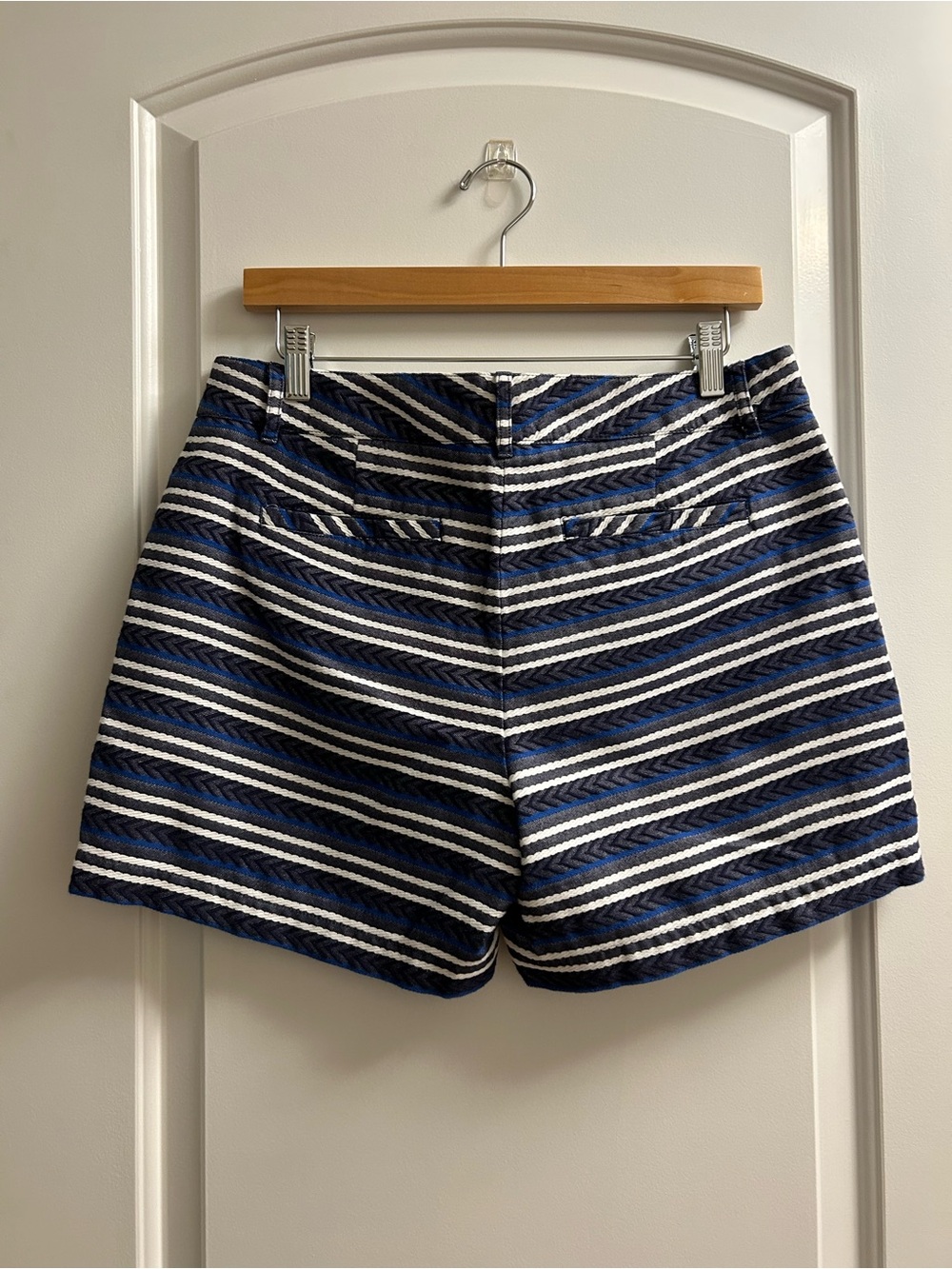 Land’s End Women’s Blue and White Striped Chino Shorts - Picture 6 of 6